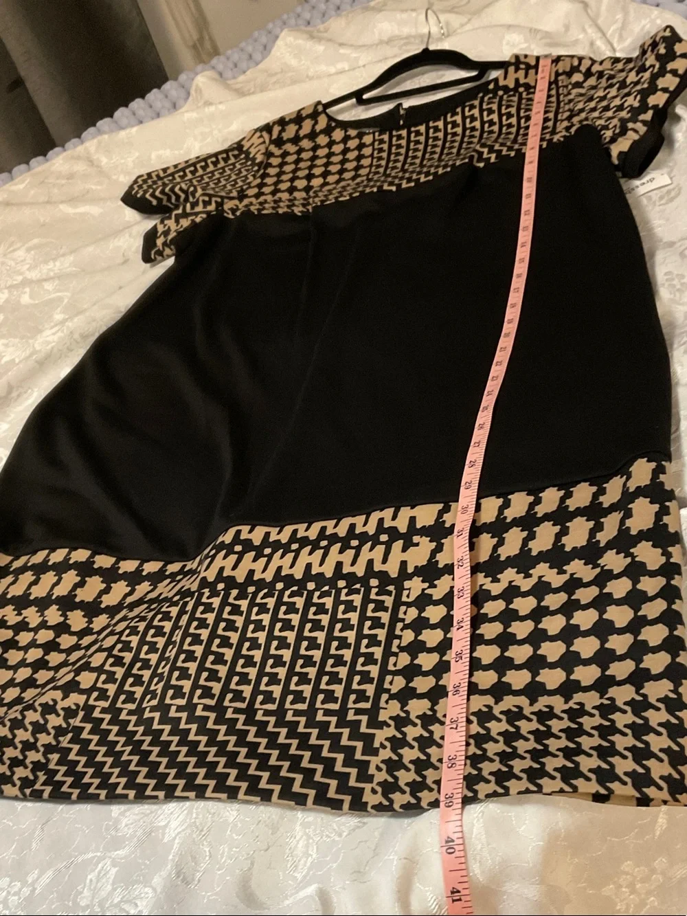 Roz & Ali Black and Beige Patterned Short Sleeve Midi Dress